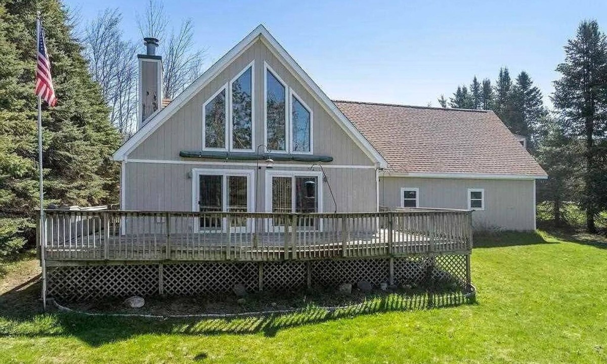 Harbor Springs House | Spacious/Cozy/Convenient, 3+ BR, 3+ Baths, Right in the Middle of Everything!