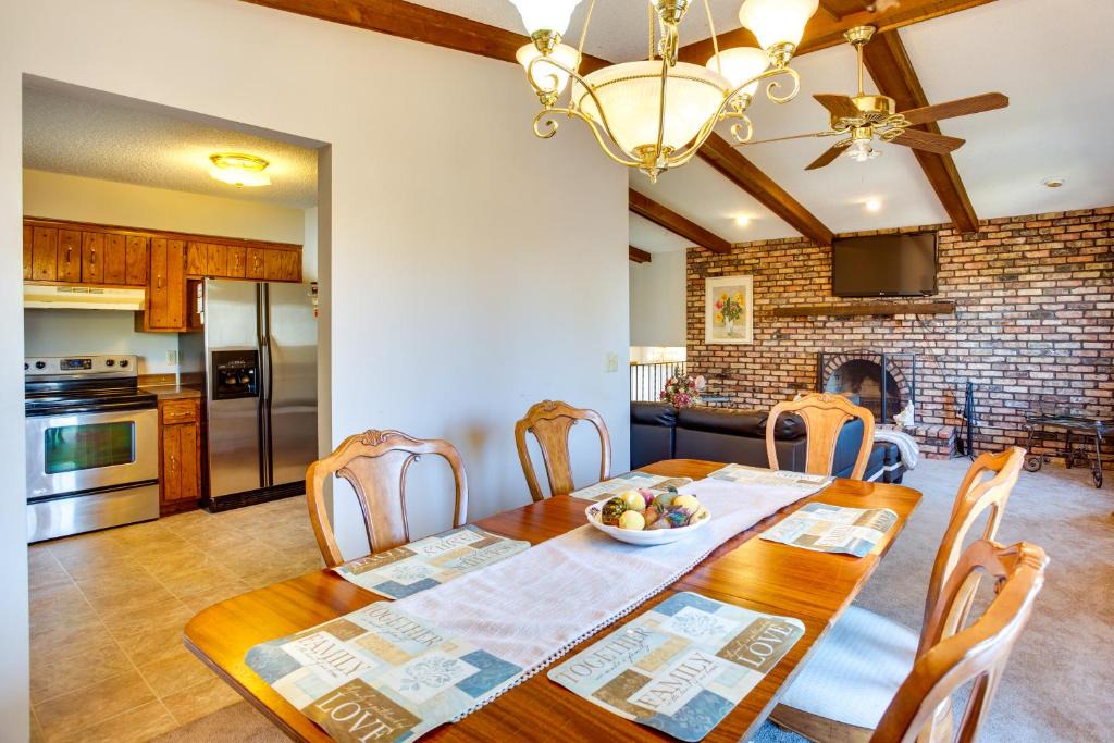 Brooklyn Park House | Spacious Family Home: 11 Mi to Dtwn Minneapolis!