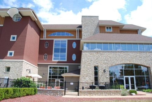 Traverse City House | Spacious furnished suite at Peninsula Bay Resort