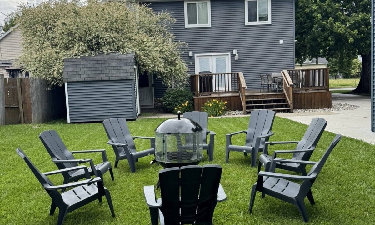 Grand Haven House | Spacious Grand Haven Getaway | Walk to Downtown | Pet Friendly | Sleeps 13