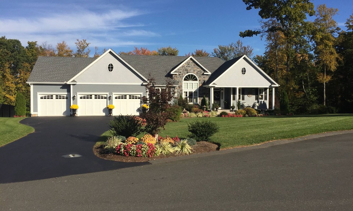 Bloomfield Apartment | Spacious Guest Apartment in the quiet suburbs of Hartford