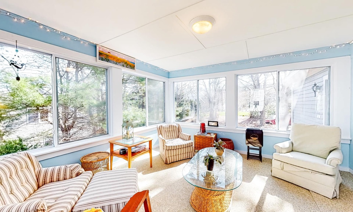 Northwest Harwich House | Spacious home on Hinckleys Pond with game room, sunroom & quick access to trail