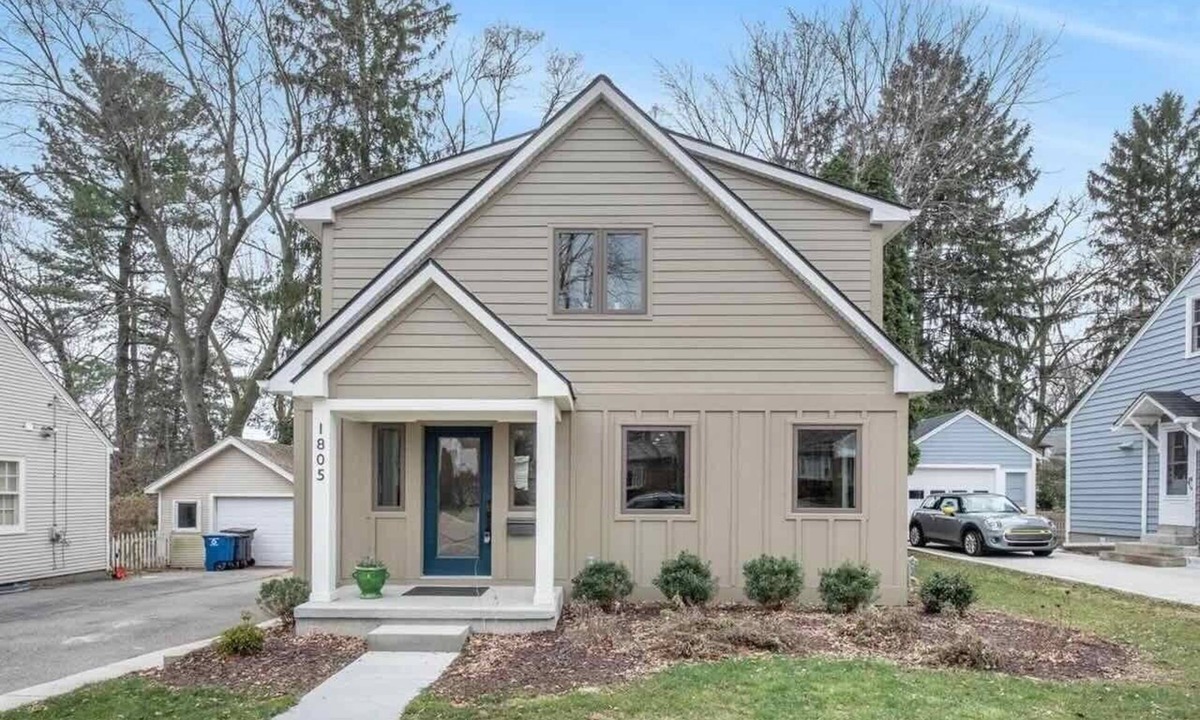 Ann Arbor House | Spacious home, short walk to downtown and U of M