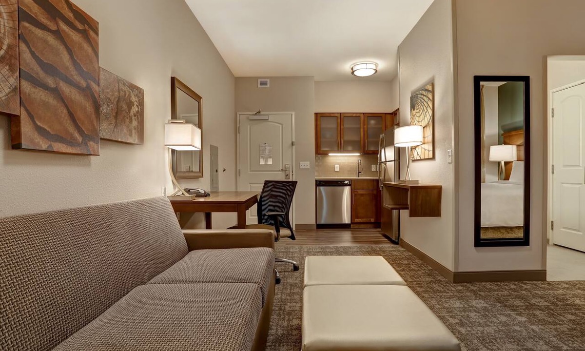 Overland Park Apartment | Spacious King Studio w/Full Kitchen in KS