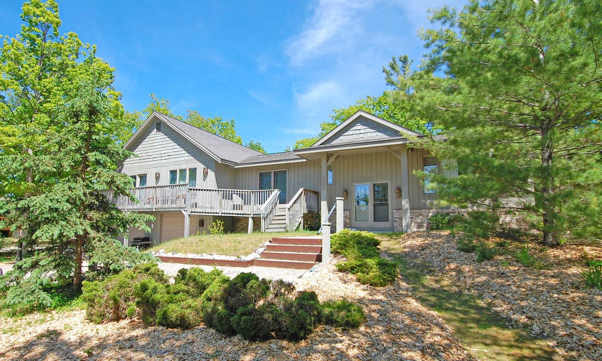 Glen Arbor House | Spacious lake access home with a washer/dryer, central AC, nearby tennis