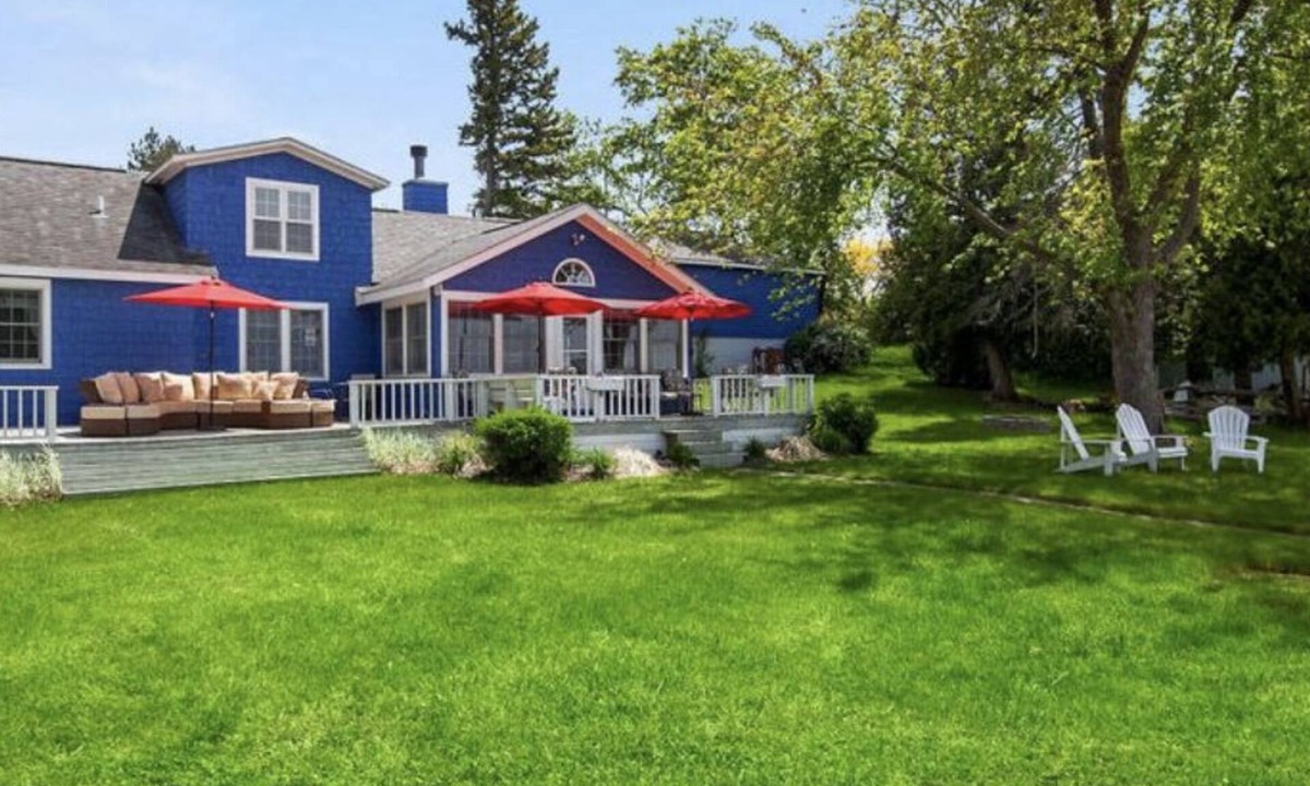 Bear Lake House | Spacious Lakefront Cottage In Bear Lake M