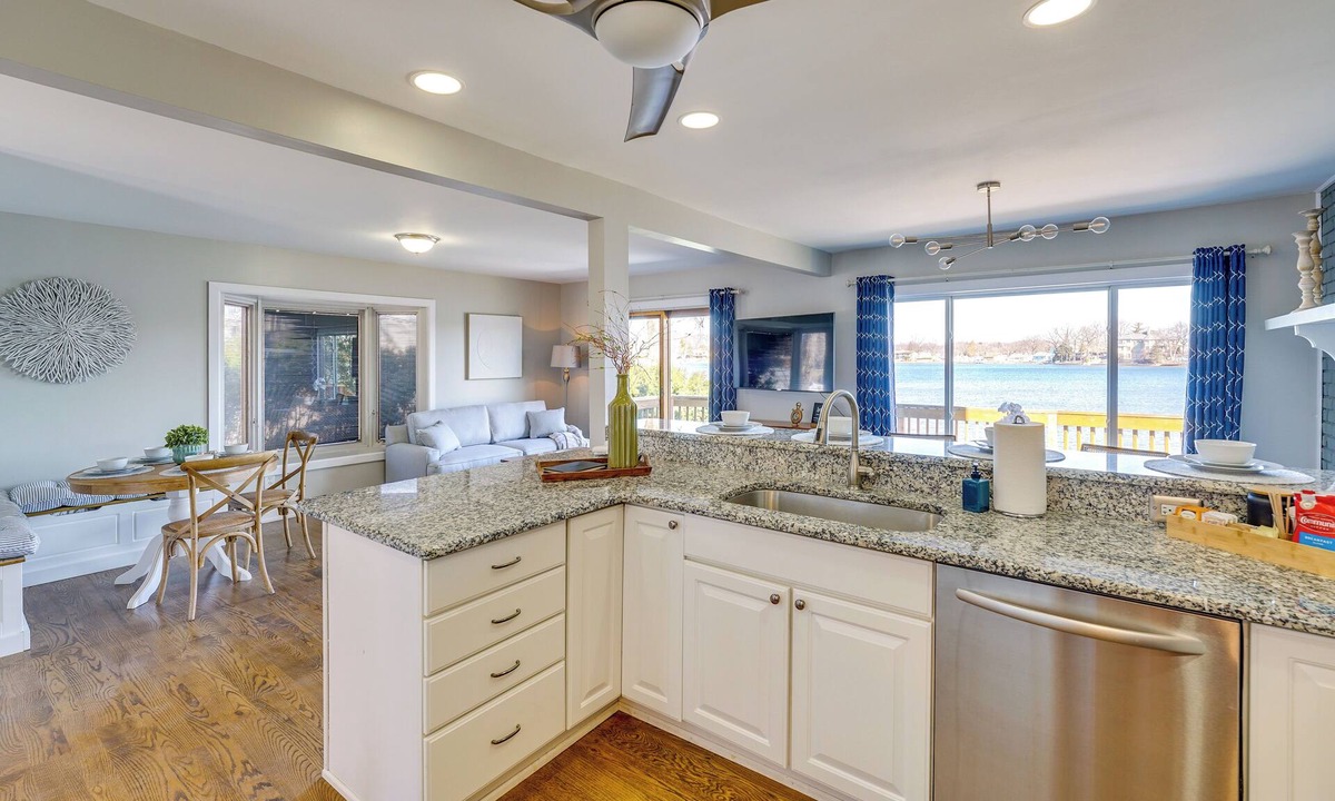 White Lake Cottage | Spacious Lakefront Home in White Lake