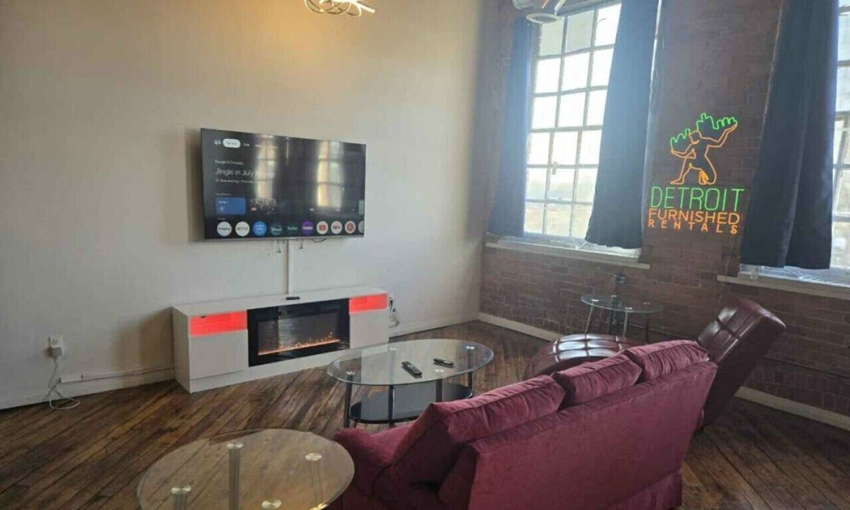 Detroit Apartment | Spacious Loft w/Riverfront Views & Comfort!