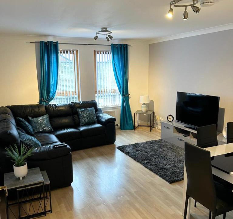 Broughty Ferry Apartment | Spacious, modern 3 bedroom luxury flat in centre location