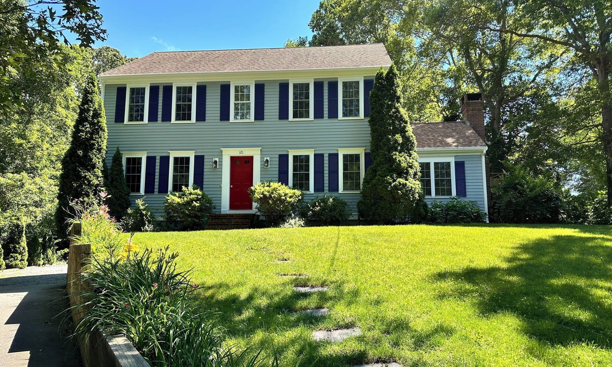 Centerville House | Spacious Pet Friendly Colonial - Minutes to Craigville Beach Central AC