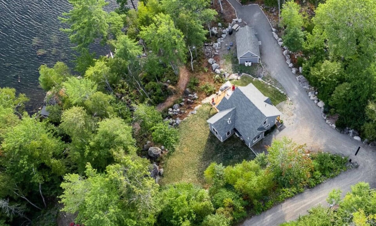 Otis House | Spacious Private Lake Retreat + 2 Guest Houses