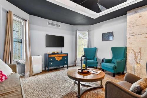 Wilder Park House | Spacious retreat w private backyard near downtown