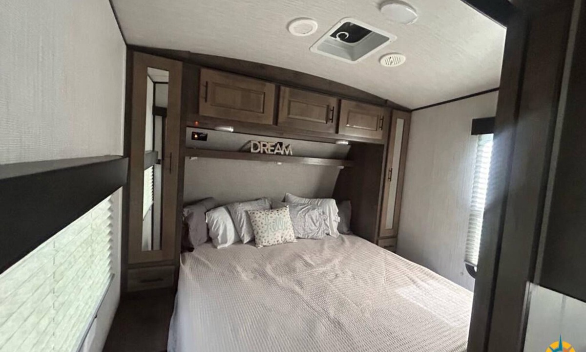 Lexington House | Spacious RV w/ 3BD Setup Toy Hauler Torquinantor Experience @ KHP
