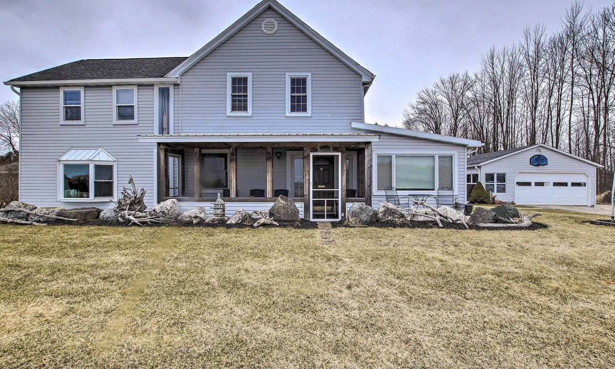 Sheboygan House | Spacious Sheboygan Home w/Grill & Fire Pit!