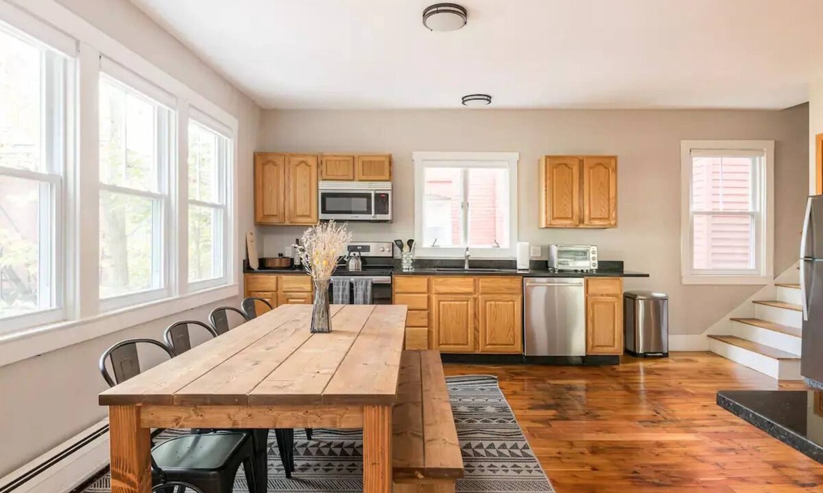 Parkside House | Spacious Townhome Style Aptnn