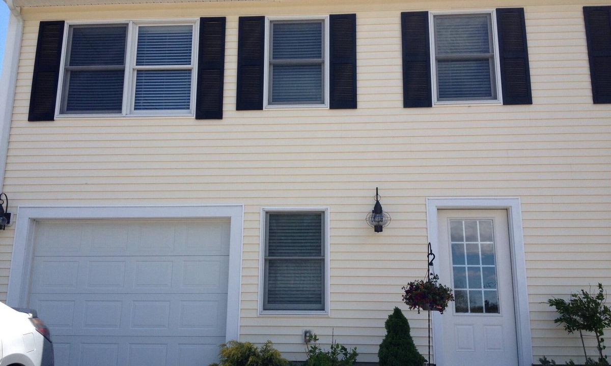 York Beach House | SPACIOUS TOWNHOUSE NEAR SHORT SANDS BEACH