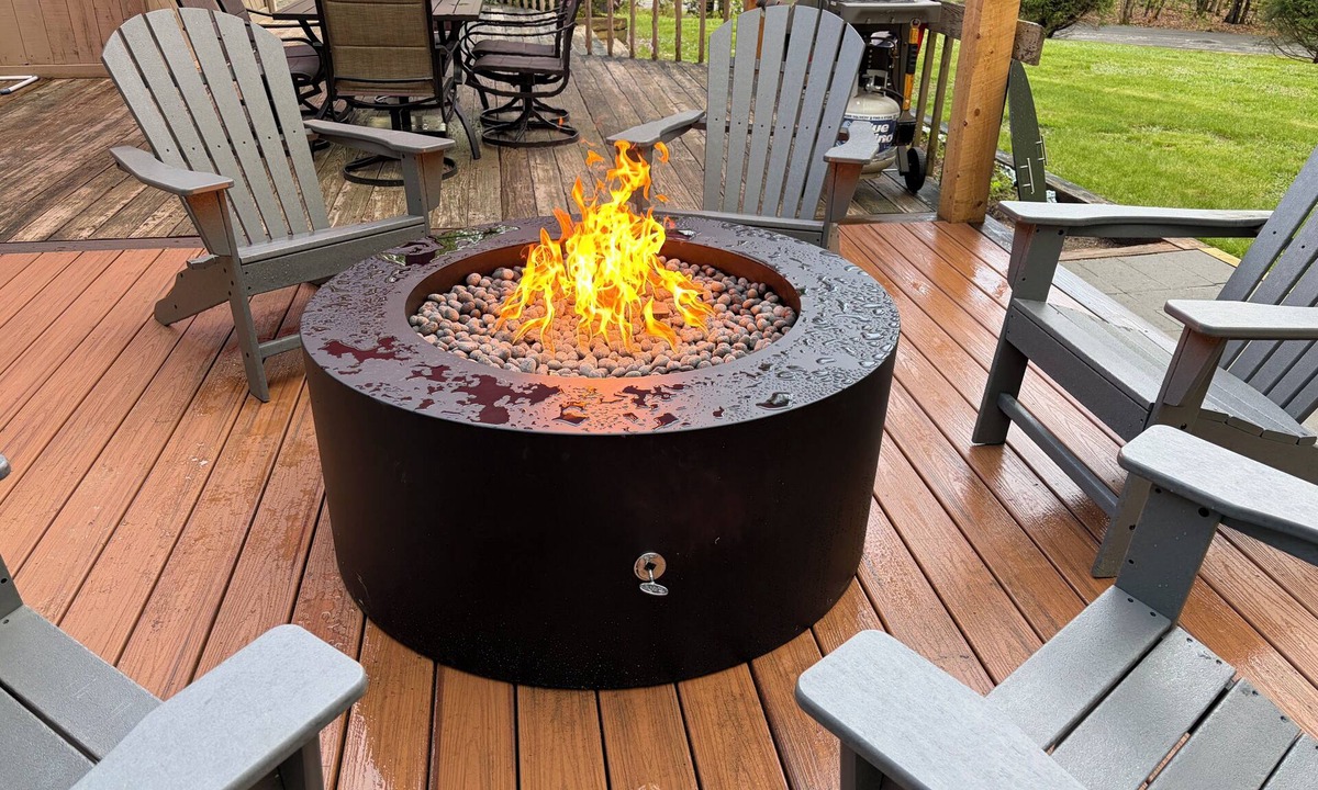 Naples House | Spacious Trickey Moose Family Retreat - Woodstove, Firepit, Kayaks, Water Access