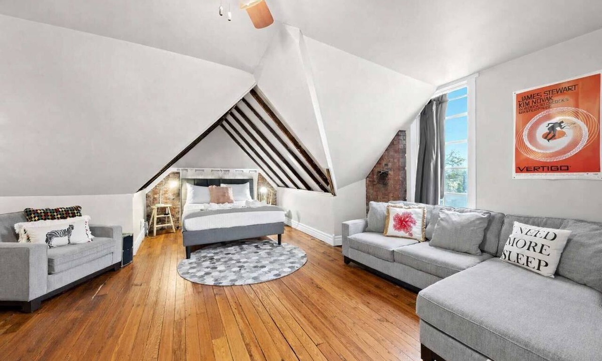 Limerick Apartment | Spacious unit close to Downtown business centers