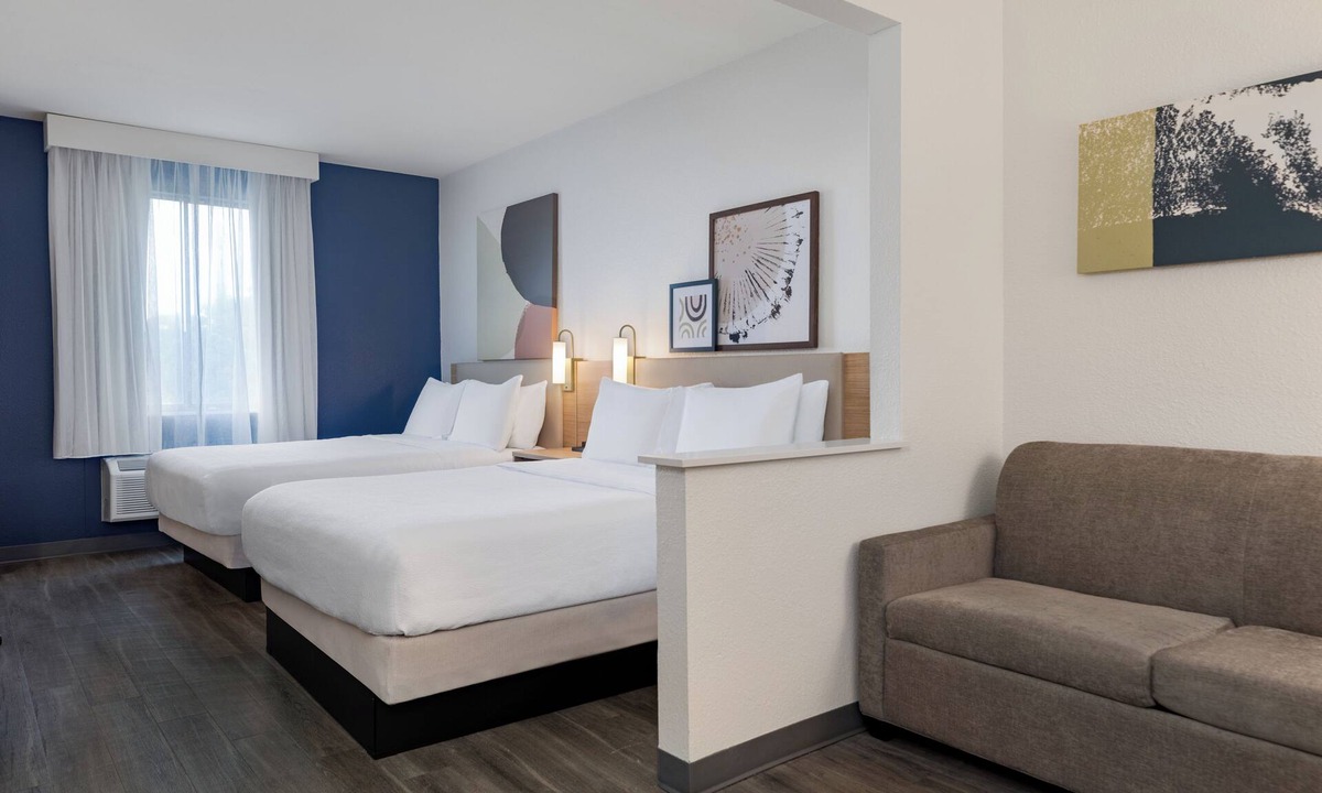 Indianapolis Hotel | Spark by Hilton Indianapolis Northeast Fishers