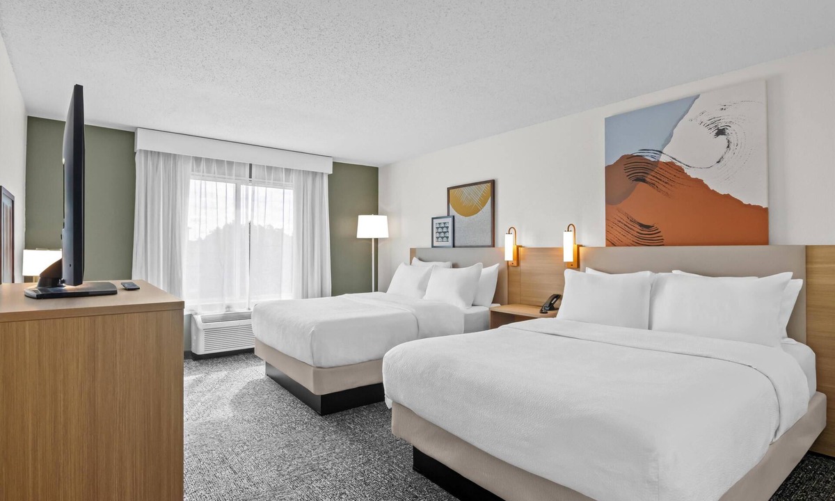 Traverse City Hotel | Spark by Hilton Traverse City