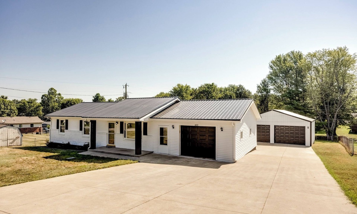 Elizabethtown House | SPECTACULAR 3-bed/2-full bath all updated house with huge shop in Elizabethtown