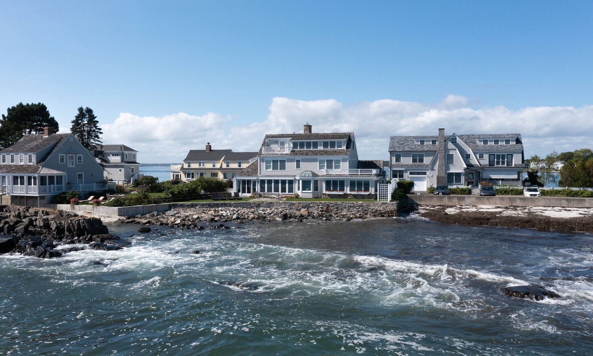 Kennebunk House | Spectacular 4-Bedroom Luxury Home with Ocean and Mother's Beach Views!