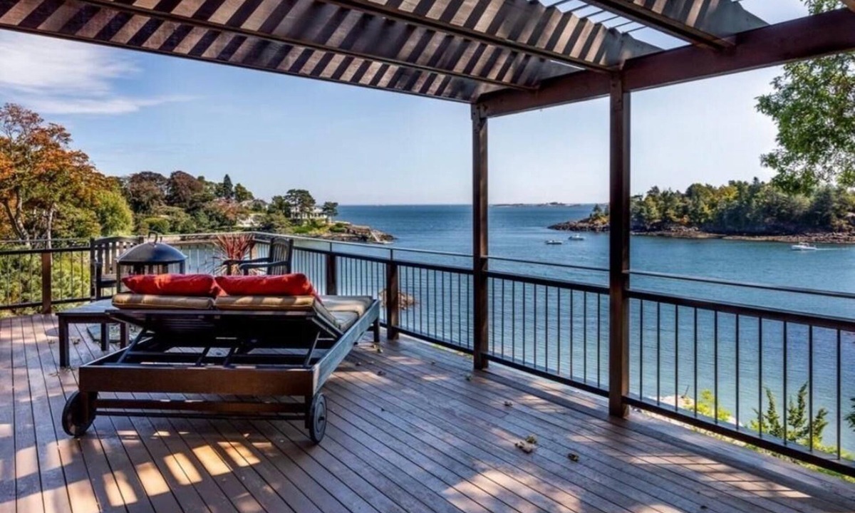 Marblehead House | Spectacular Oceanfront House for Halloween Vacation in Salem