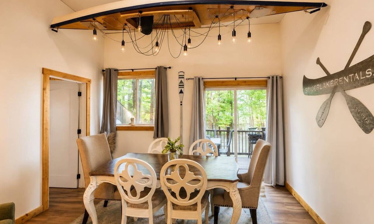 Mayfield Condo | Spider Lake | Bonfires | Beach | Hot Tub l Sauna