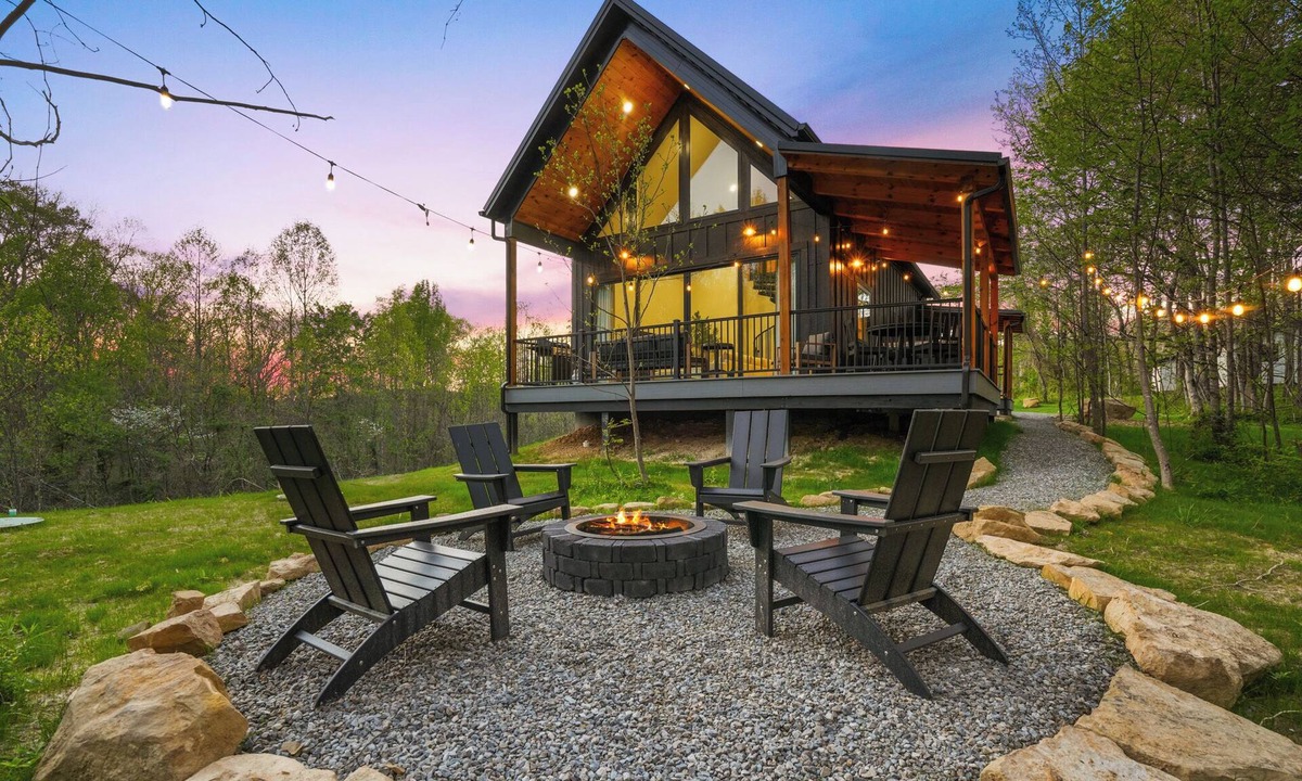 McArthur Cabin | Spiral Loft · Hot Tub · Spa Bath | Lux Sleeps 4