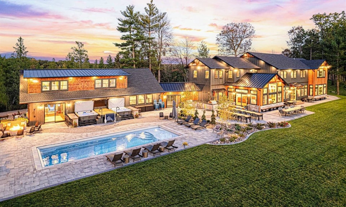 Spooner Cabin | Spooner Lake Island - Hot Tubs, Pool, Theatre, Private Docks, Sports Court