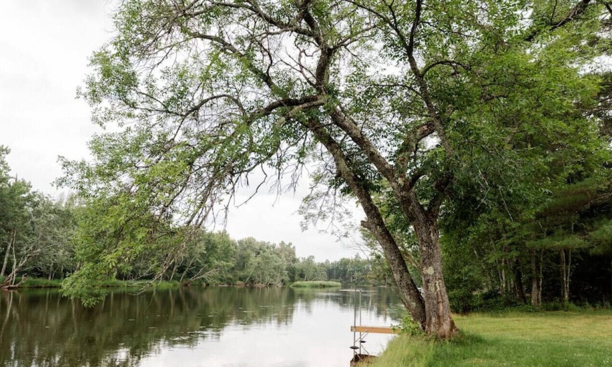 Lake Tomahawk Cabin | Sportsman's Paradise, Remodeled Riverfront Cabin