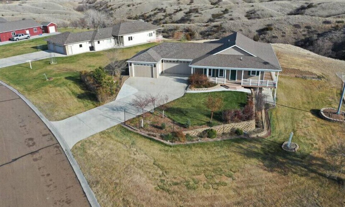 Fort Peck House | SPORTSMAN'S PARADISE, 5 Bedroom Home in Fort Peck, Montana