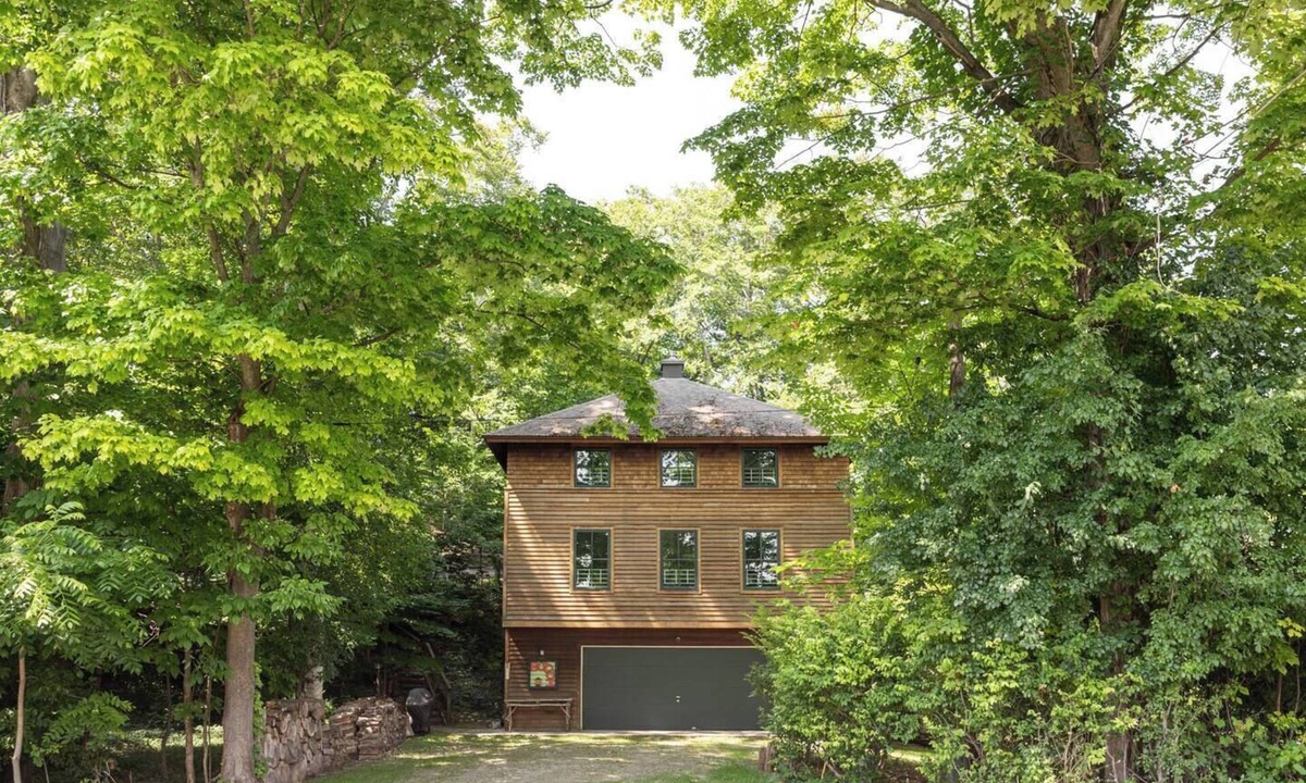 Leland House | Square Bottom in town of Leland