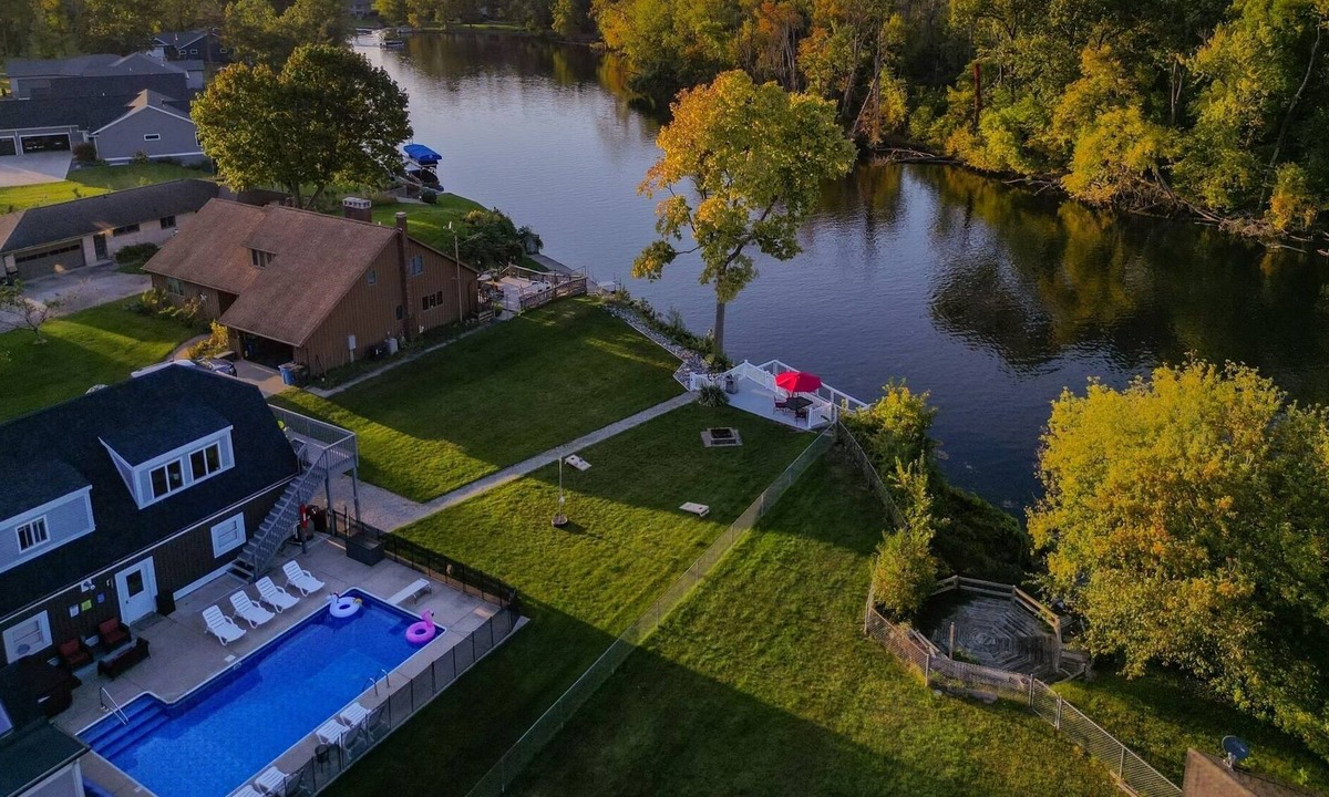 Bristol House | St. Joe “River Escape”~ Pool~Hot Tub~ Gameroom