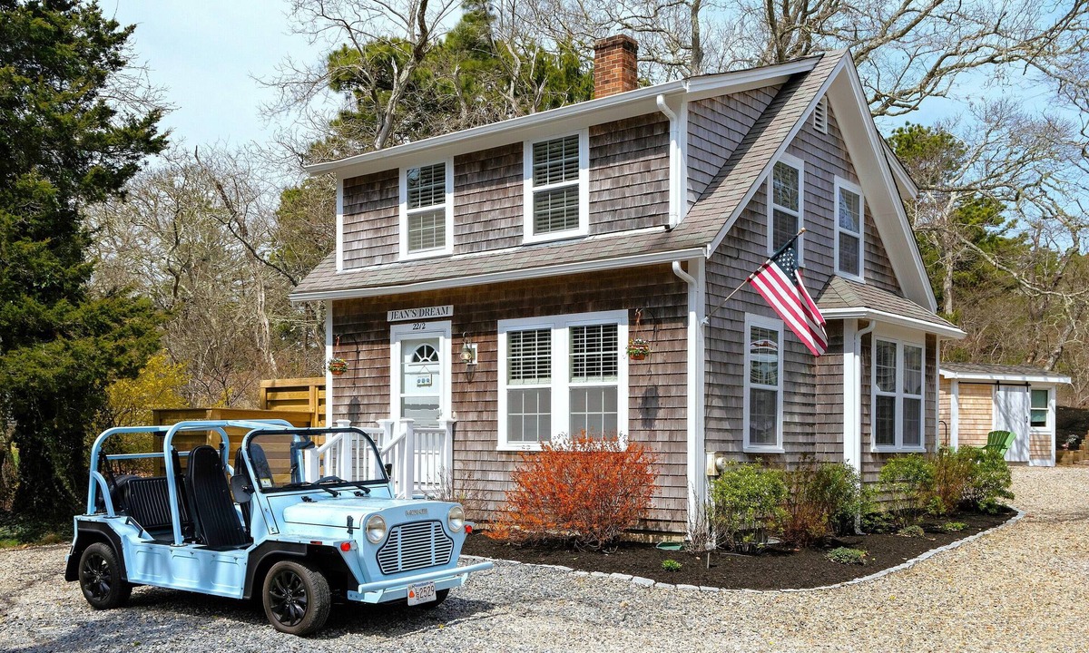 South Chatham House | Star of the Sea - Newly Renovated Cape House .9Miles from the Beach