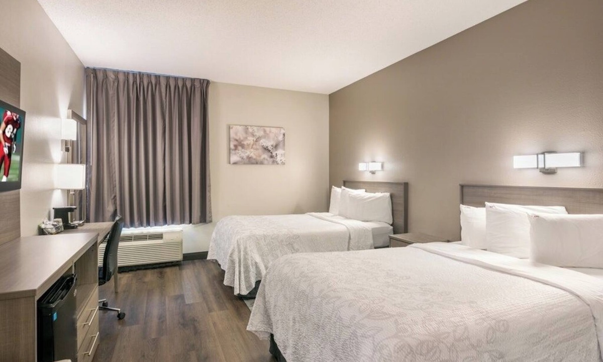 Saugus Hotel | Stay Close to Boston Landmarks in a Comfortable Clean Room in Historic Salem