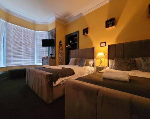 Tollcross House | Stay - Gilmore Guesthouse
