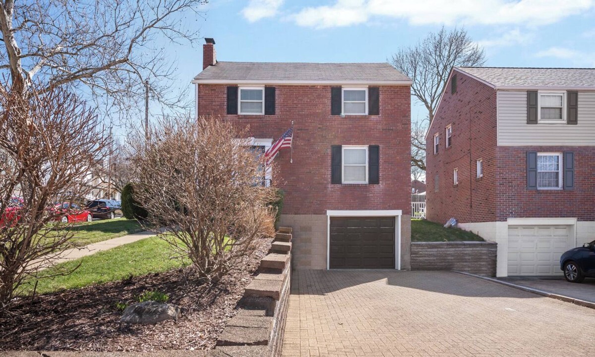 Oakmont House | Stay in the Heart of Oakmont – Walk to the 2025 U.S. Open!