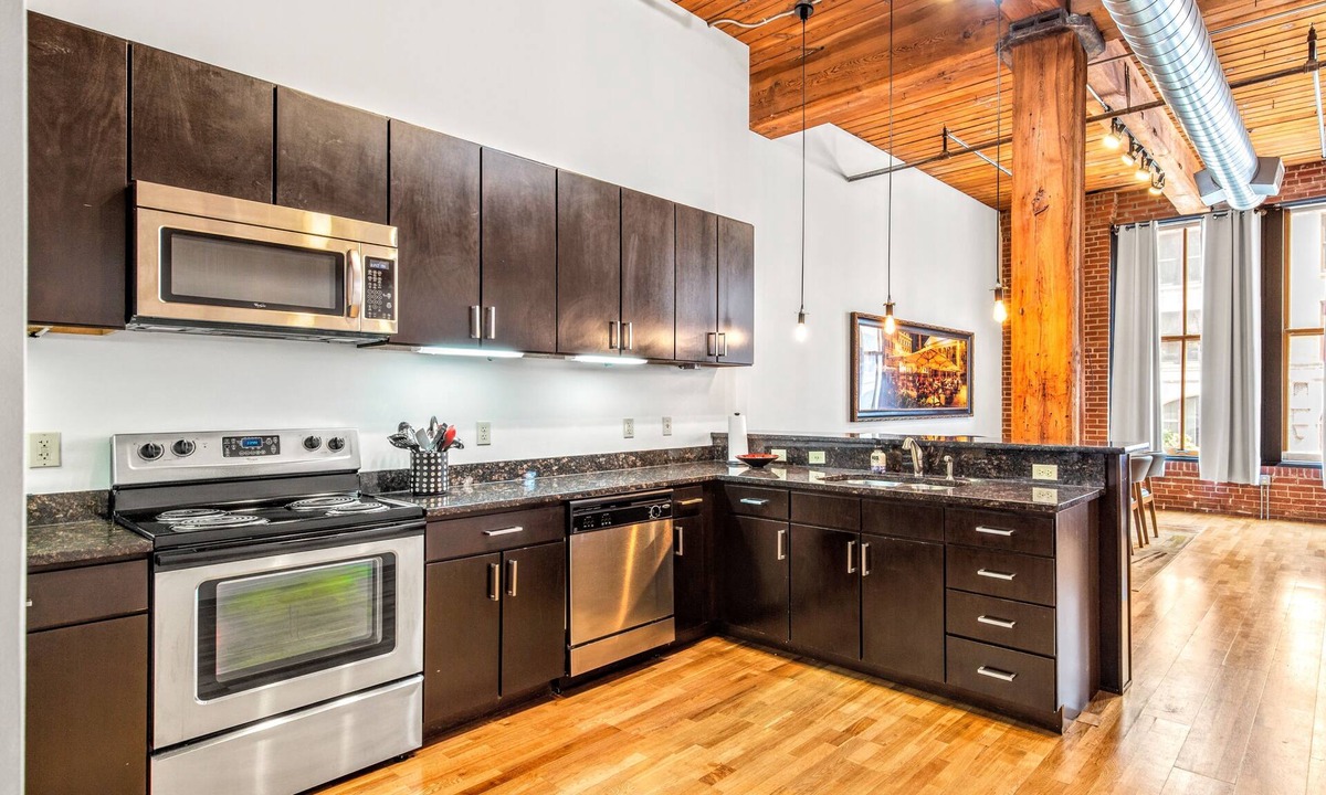 Downtown West Apartment | StaySTL-Extended Stays-2BR Loft-Pets-W/D-