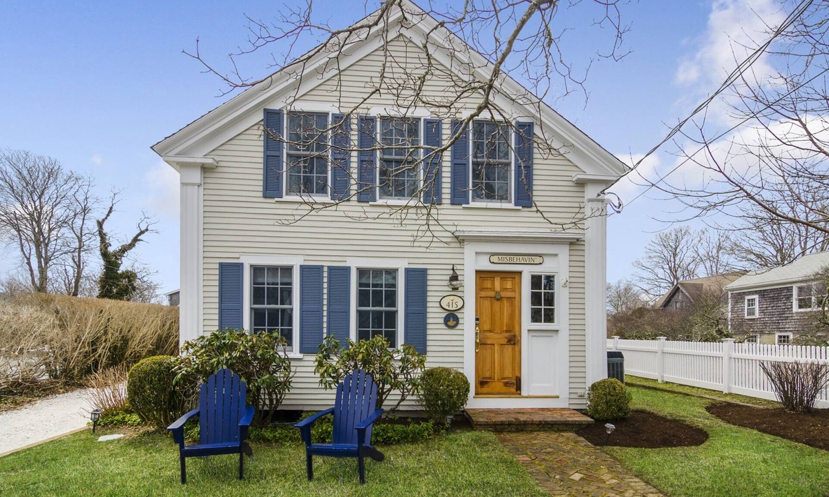 Chatham House | Steps to Chatham Center & Lighthouse Beach - charming home with central AC