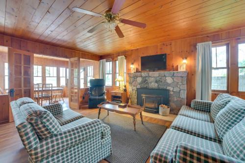 Cedarville House | Steps to Lake! Waterfront Cedarville Resort Cabin