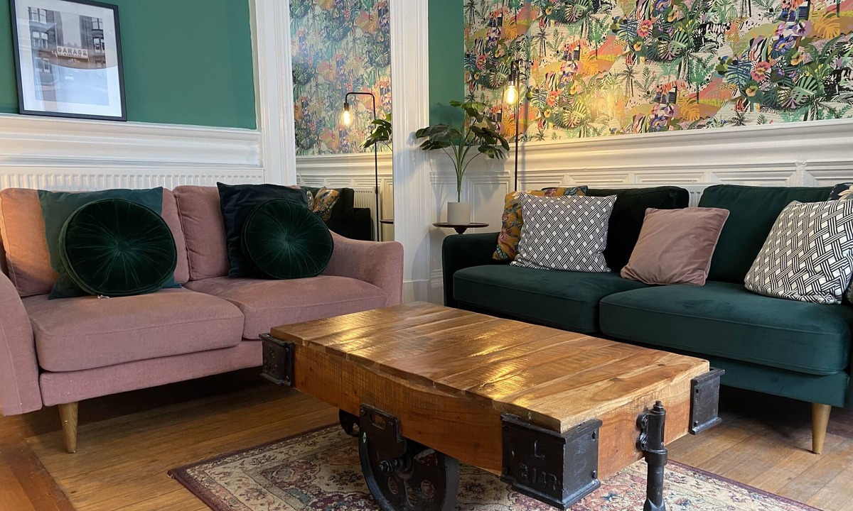 North West Apartment | Stunning 2-bed flat with private patio in heart of the west end