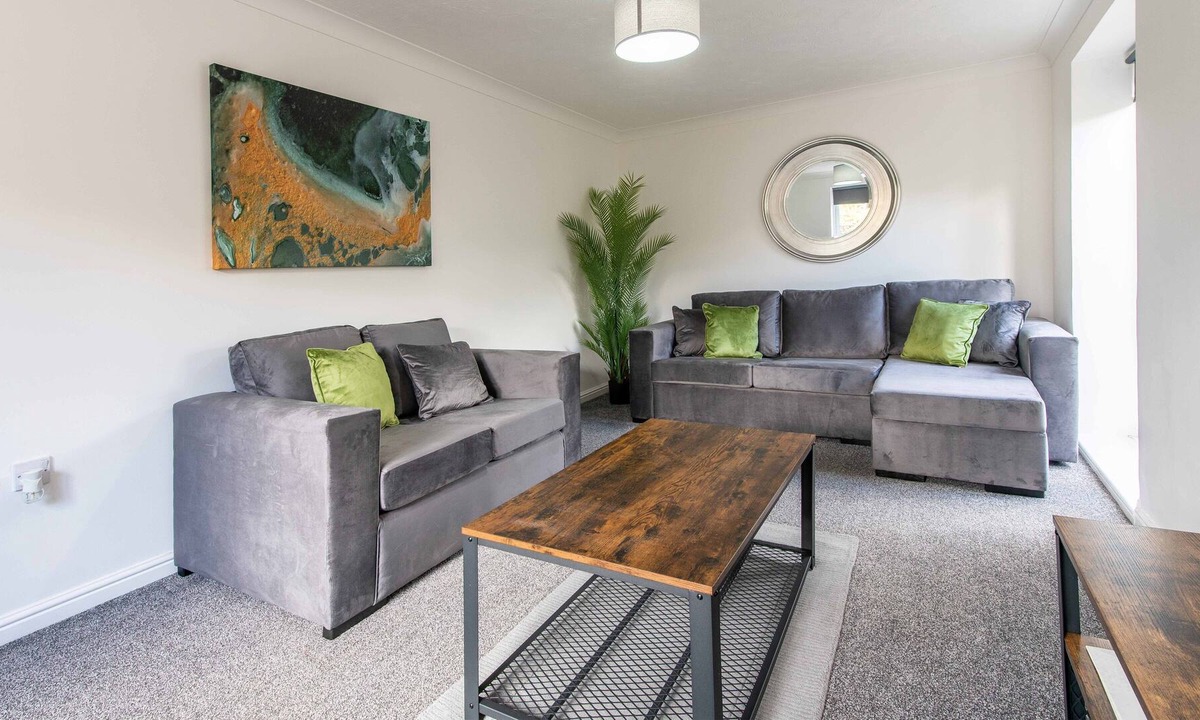 Peterlee House | Stunning 4-Bedroom Detached House with Ample Driveway for 1-2 Cars