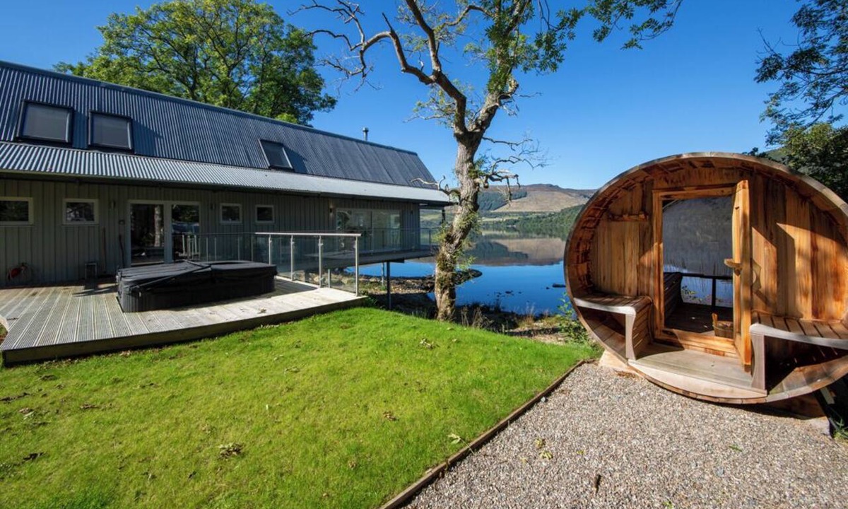 Loch Tay House | Stunning Boathouse with hot tub and sauna in Highland Scotland
