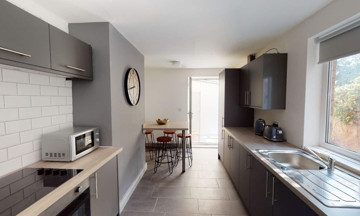 Sunderland House | Stunning City Centre-Uni Town House