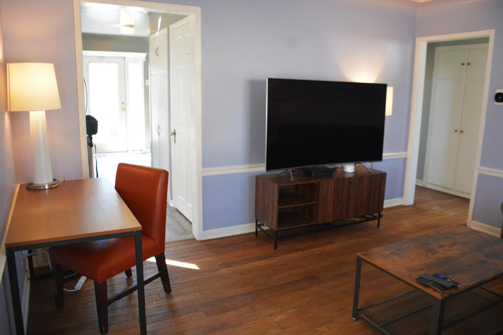 Royal Oak Apartment | Stunning Downtown Royal Oak Townhouse (909)