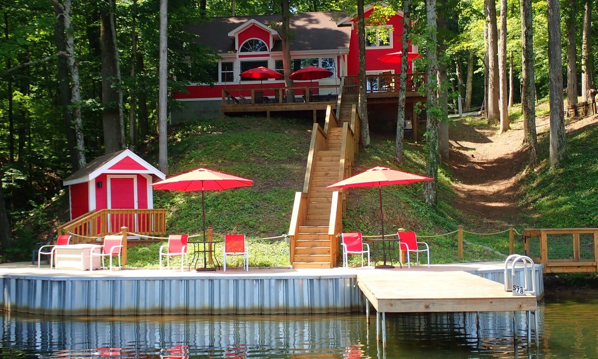 Princes Lakes House | STUNNING LAKEFRONT PROPERTY SURROUNDED BY BEAUTIFUL VIEWS.