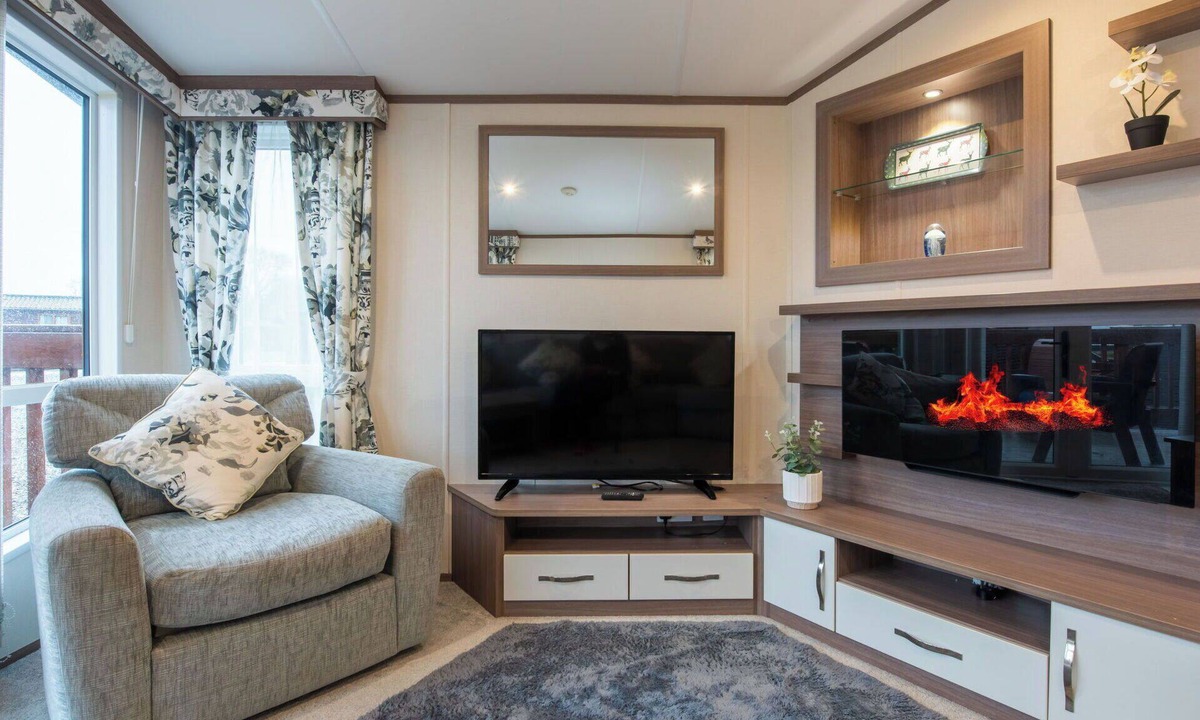 Fort Augustus House | Stunning private villa for 4 guests with hot tub, TV, patio and panoramic view