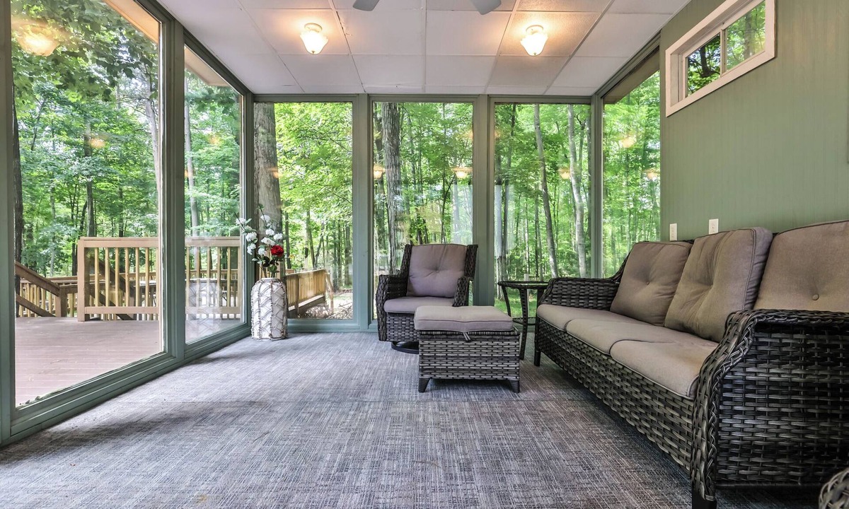 Minocqua House | Stunning private home surrounded by wildlife minutes from downtown Minocqua !