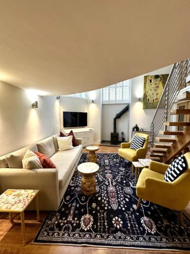 Bonnington Apartment | Stylish 2BR Central Edinburgh - Walk to Attraction